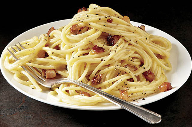 Pasta-Carbonara-Tagliatelle-Paglia-Fieno-recipes-cooking-demonstration
