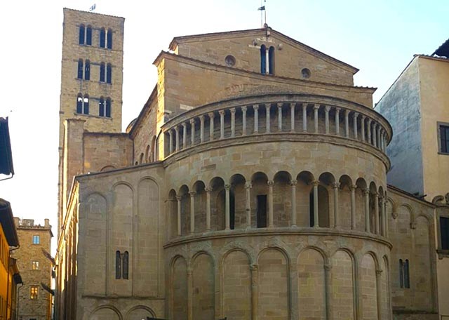 guest-post-sabrina-why-study-art-history-pieve-church-arezzo
