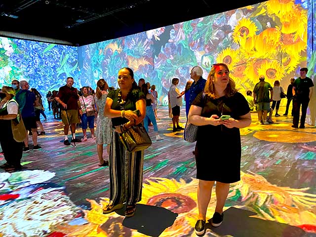 van-gogh-immersive-experience-would-vincent-approve-commercialized-art-appreciation-masses